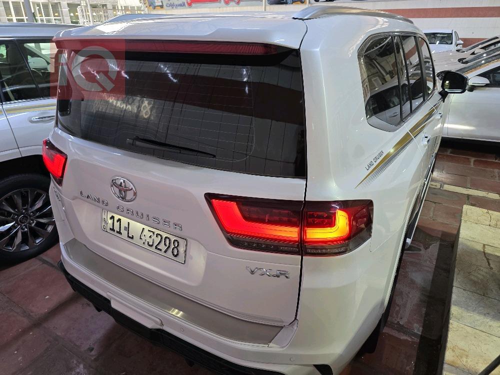 تۆیۆتا لاند کروزەر